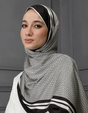 ITZY SHAWL (BLACK)