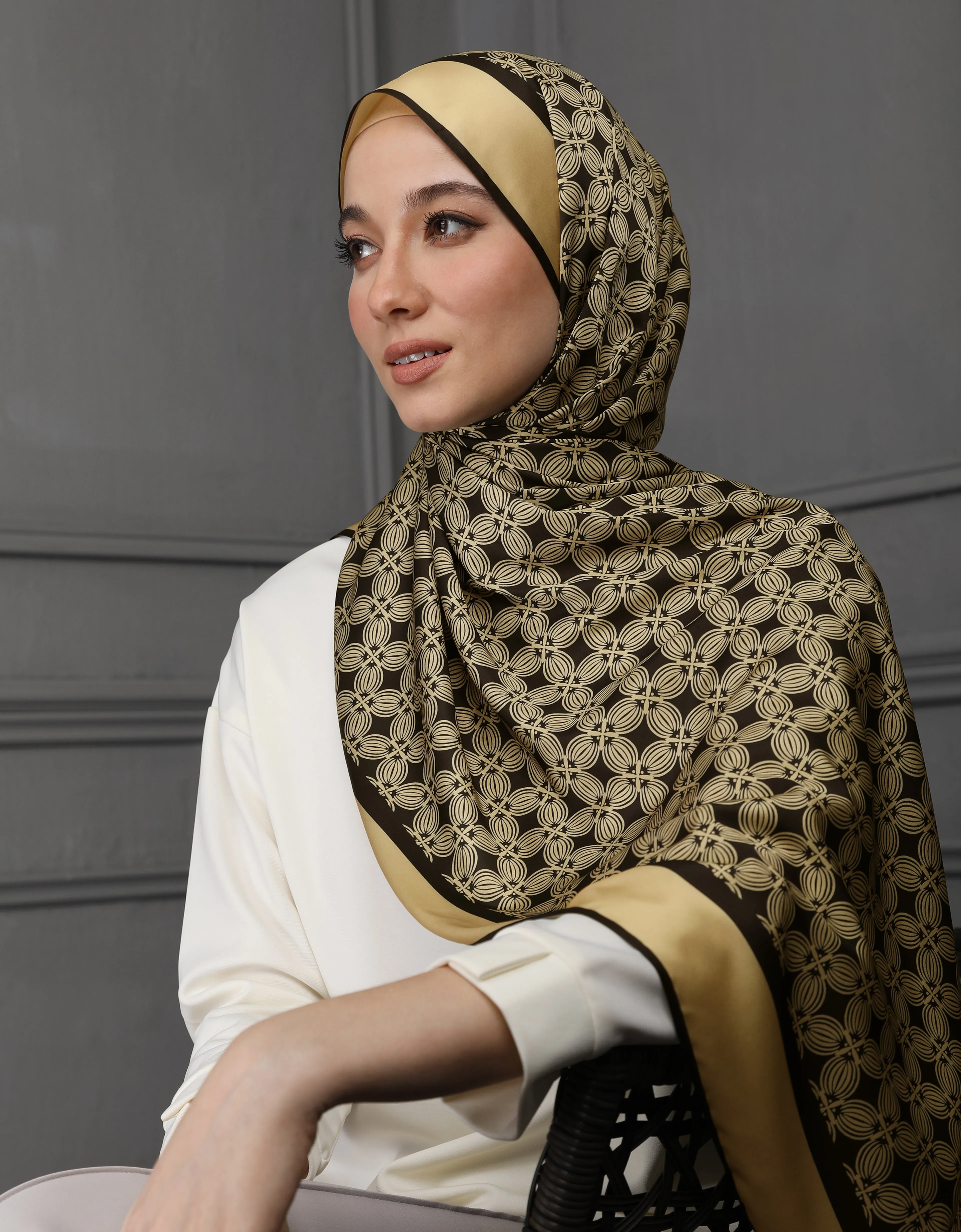 ITZY SHAWL (GOLD)