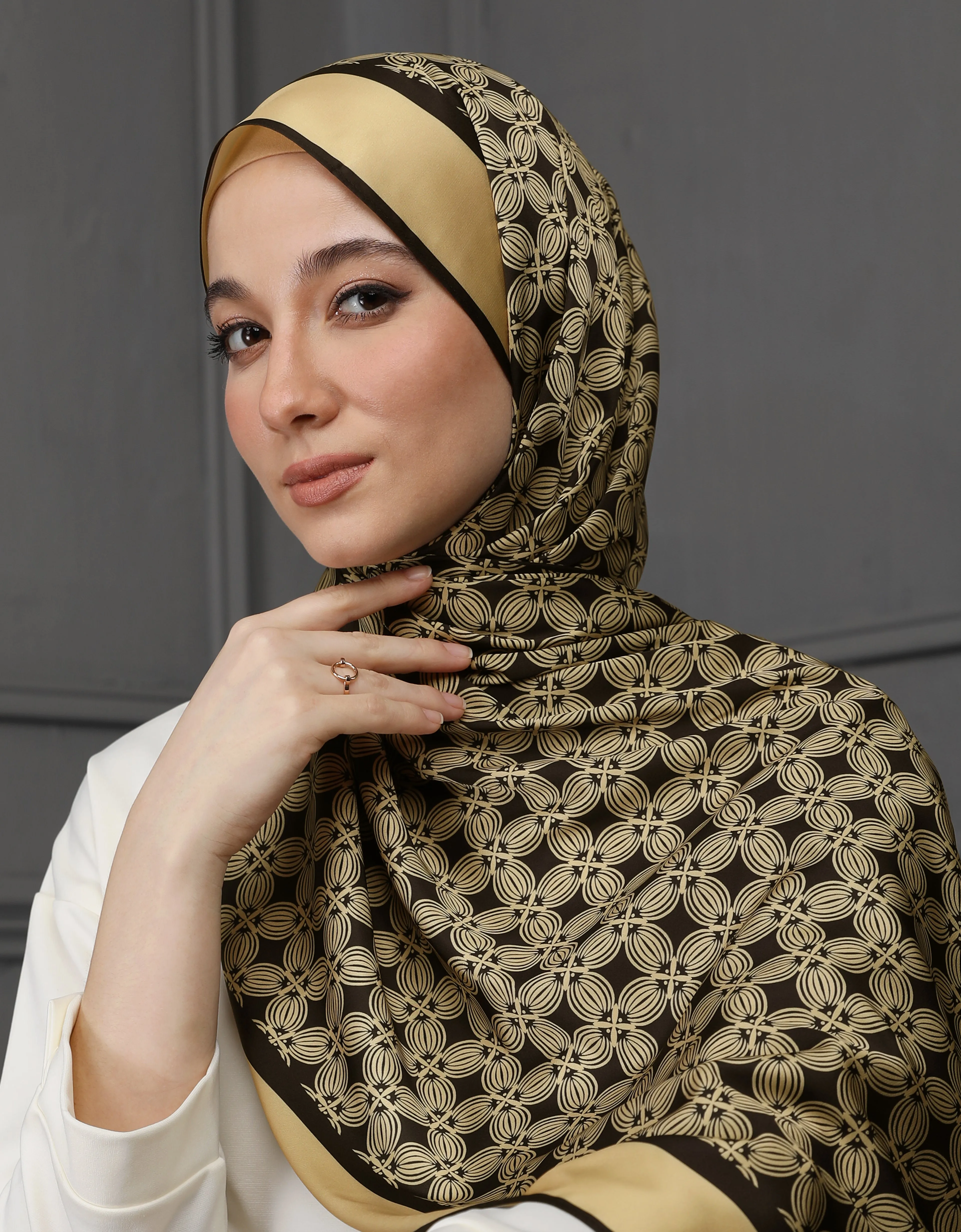 ITZY SHAWL (GOLD)