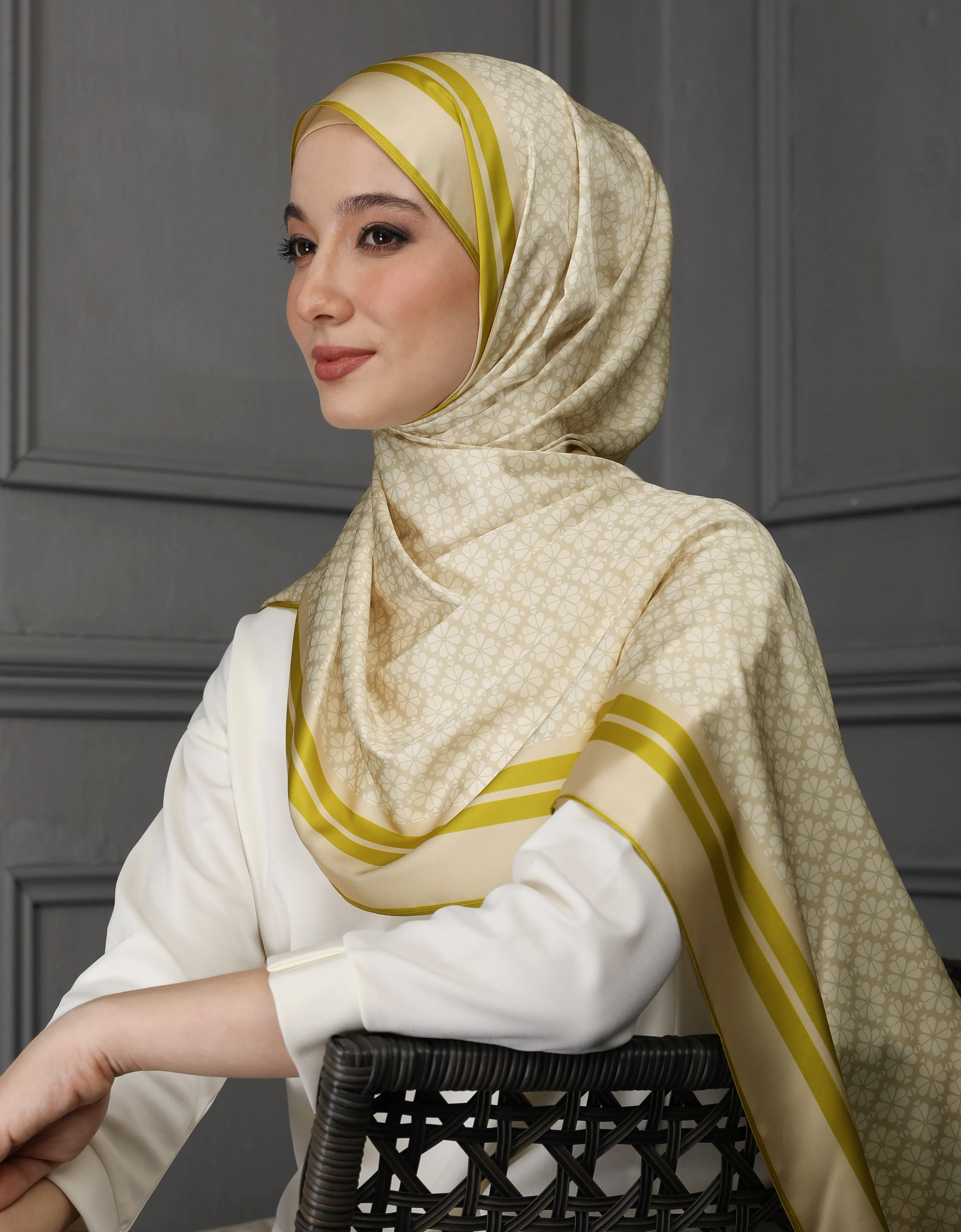 ITZY SHAWL (NUDE LEMON)