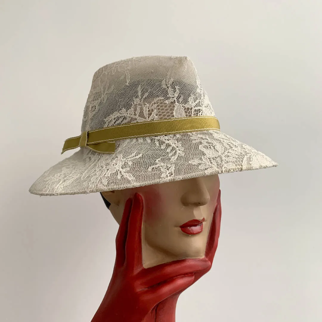 Vintage Stephen Jones miss Jones ivory Lace trilby Fedora hat with a bow