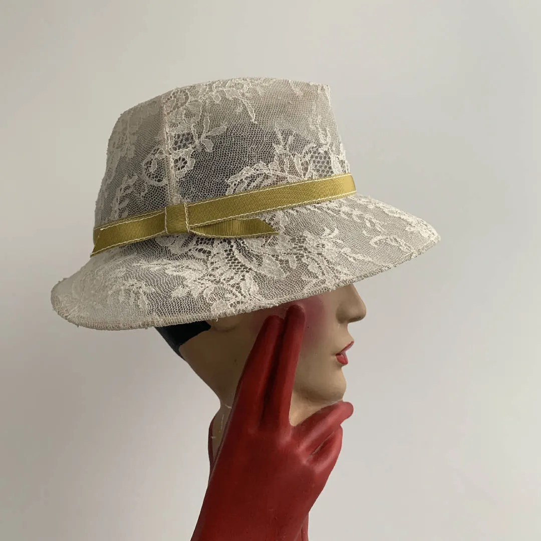 Vintage Stephen Jones miss Jones ivory Lace trilby Fedora hat with a bow