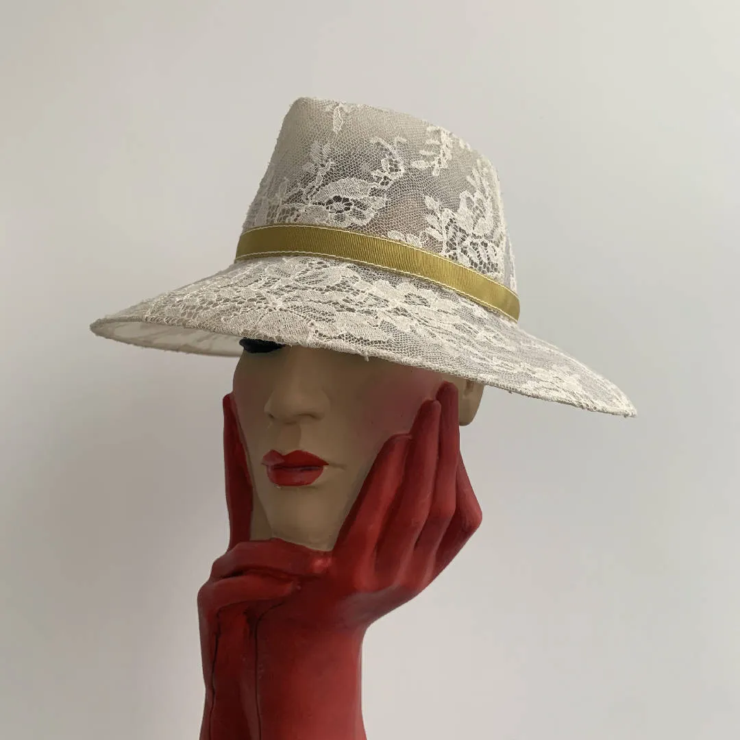 Vintage Stephen Jones miss Jones ivory Lace trilby Fedora hat with a bow