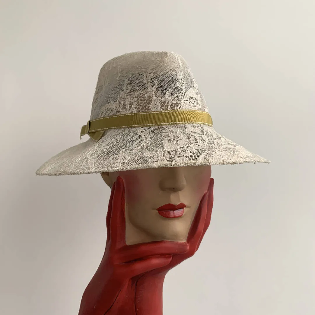 Vintage Stephen Jones miss Jones ivory Lace trilby Fedora hat with a bow